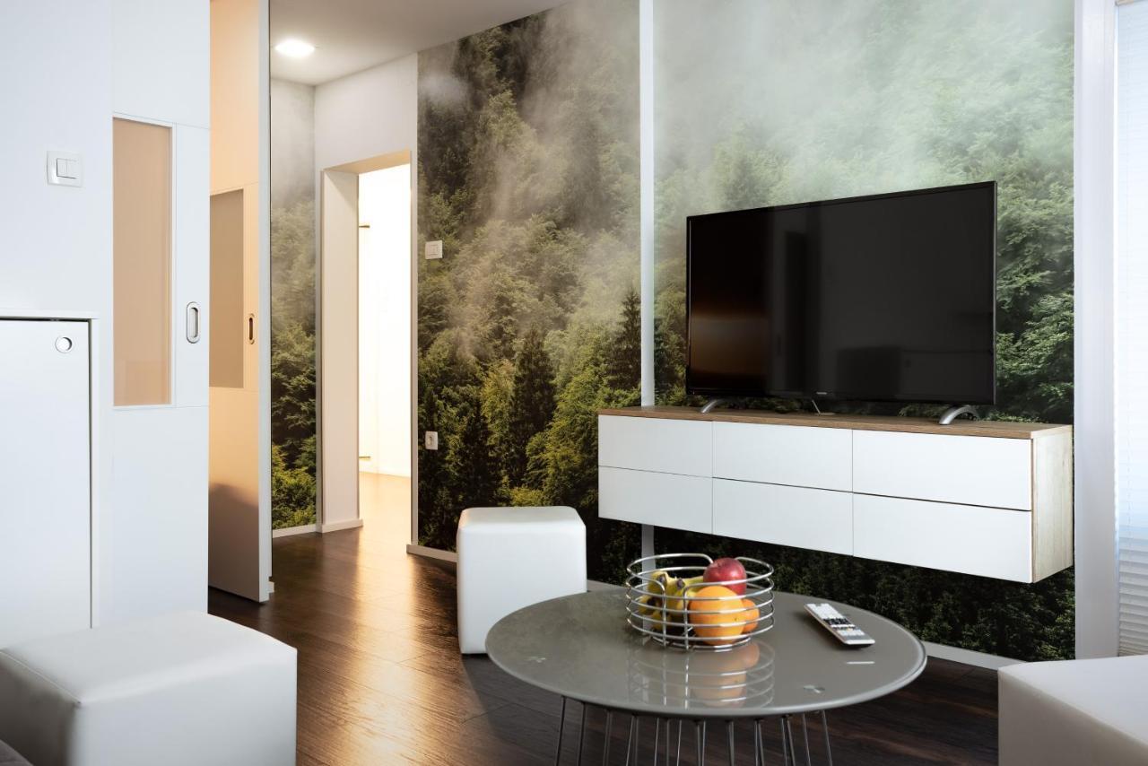 Elegant 1-Bedroom Apartment Near Hill Forest Любляна Экстерьер фото